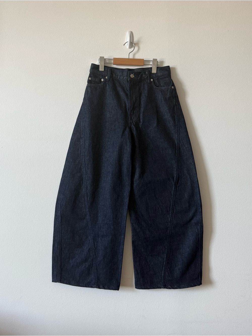 NWT COS Twist barrel-leg jeans size 24